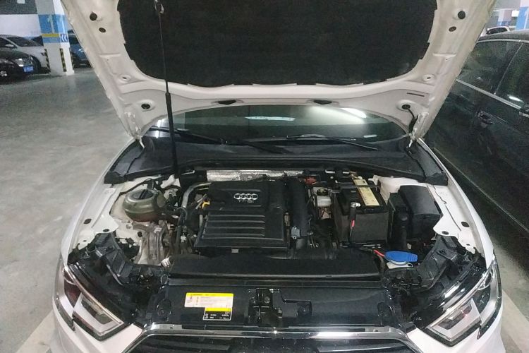 奥迪A3 2018款 30周年年型 Limousine 35 TFSI 时尚型机舱底盘24