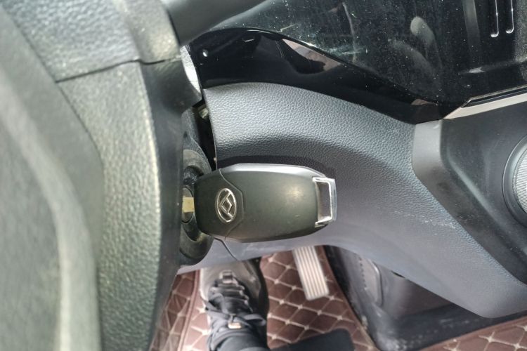 上汽大通MAXUS 大通EV30 2022款 纯电智能物流专家短轴国轩中控内饰7001