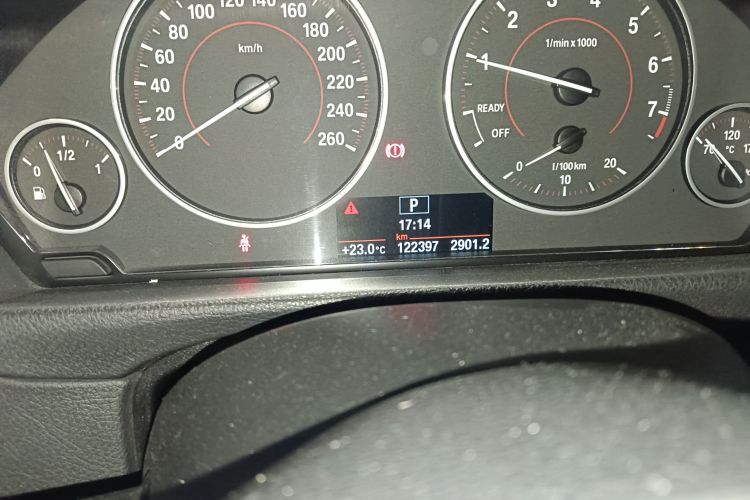 宝马3系 2017款 320i M运动型中控内饰15