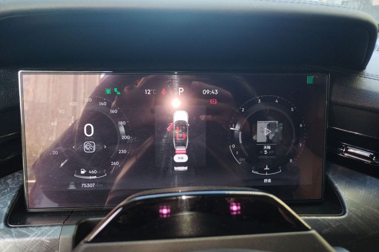领克09 2021款 2.0T Ultra 六座中控内饰14