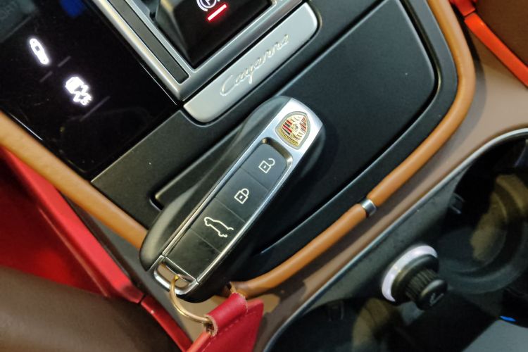 保时捷 Cayenne新能源 2022款 Cayenne E-Hybrid 2.0T 铂金版中控内饰7001