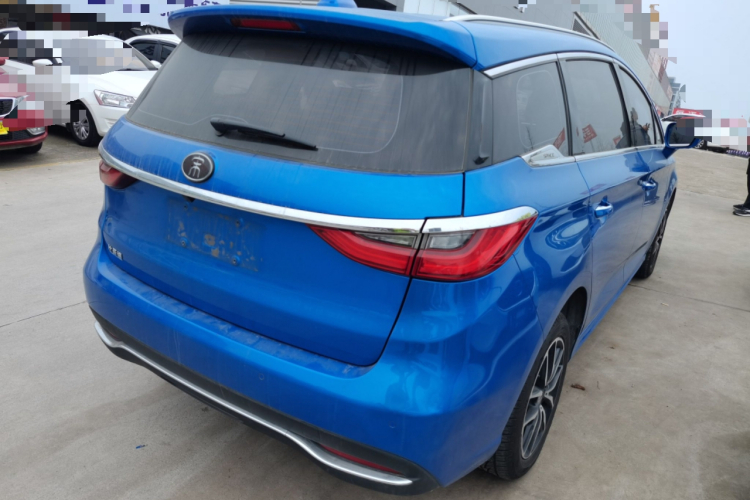 比亚迪 宋MAX 2017款 1.5T 自动智联尊贵型 7座车身外观7