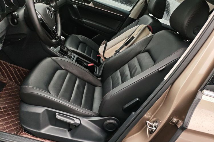 大众 高尔夫·嘉旅 2016款 230TSI 自动豪华型局部细节19