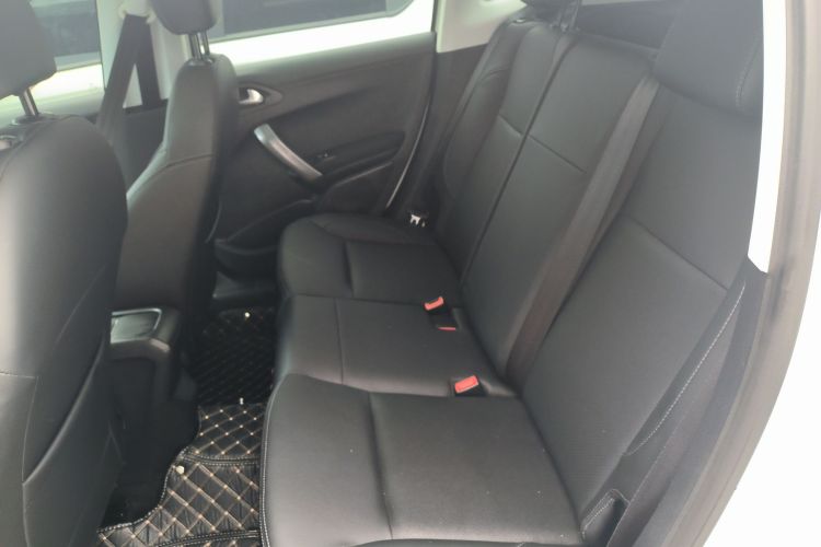 标致2008 2014款 1.6L 自动时尚版中控内饰7004