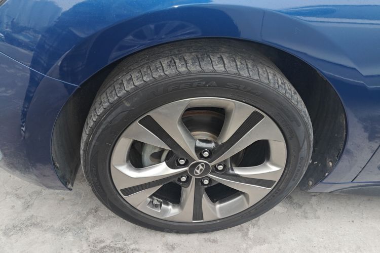 现代 菲斯塔 2019款 240TGDi 运动版 国V车身外观6007