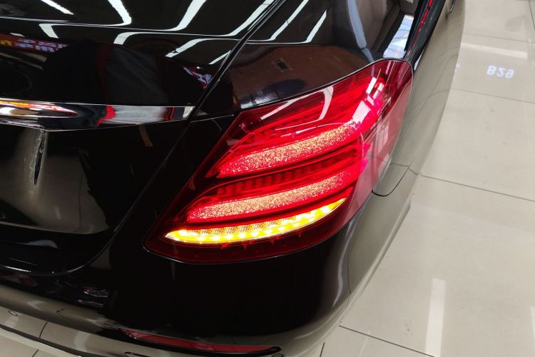 奔驰E级 2020款 改款 E 300 L 运动殊享版车身外观9