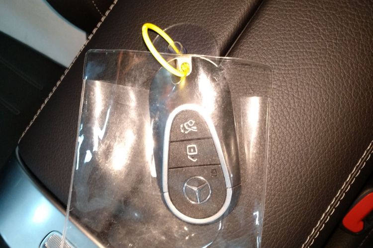 奔驰C级 2024款 C 200 L 运动版中控内饰11