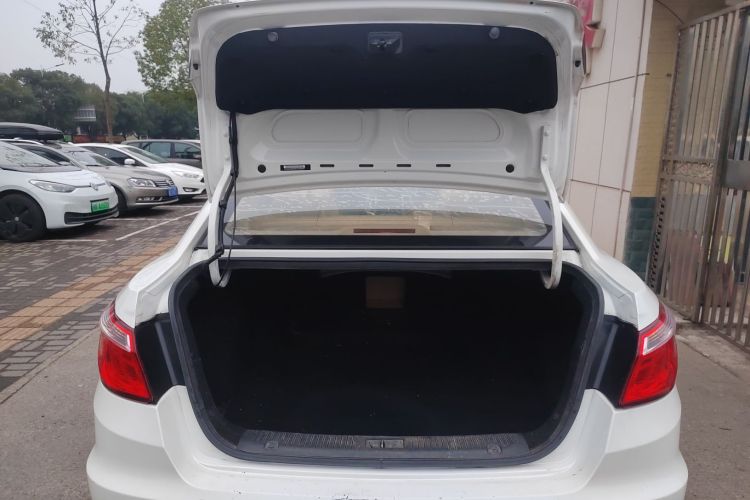 长安 逸动 2015款 1.6L 手动豪华型 国V机舱底盘23