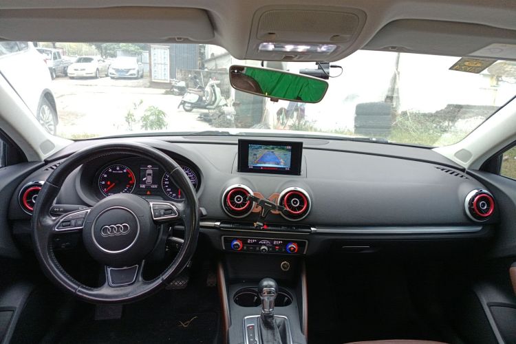 奥迪A3 2016款 Sportback 35 TFSI 风尚型中控内饰12