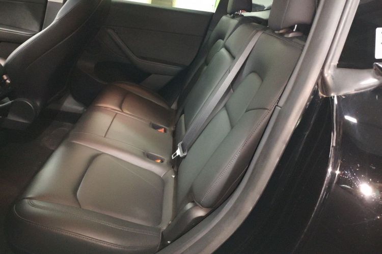 特斯拉 Model Y 2021款 长续航全轮驱动版中控内饰7004