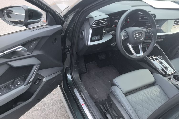 奥迪A3 2025款 Sportback 35TFSI 飞驰尊享型中控内饰7003