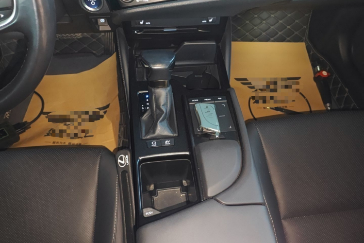 雷克萨斯ES 2021款 300h 卓越版局部细节18