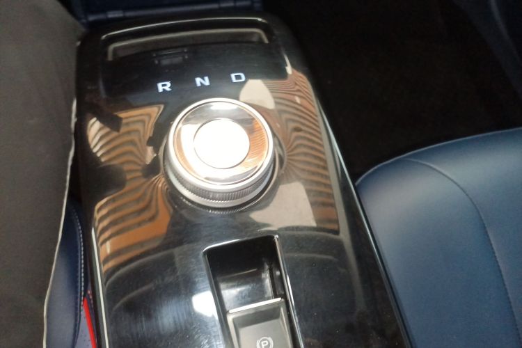 吉利几何E萤火虫 2022款 401KM 霹雳虎 4座中控内饰18