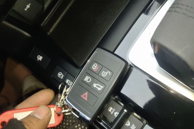 捷豹E-PACE 2024款 进取运动版 R-DYNAMIC S中控内饰11