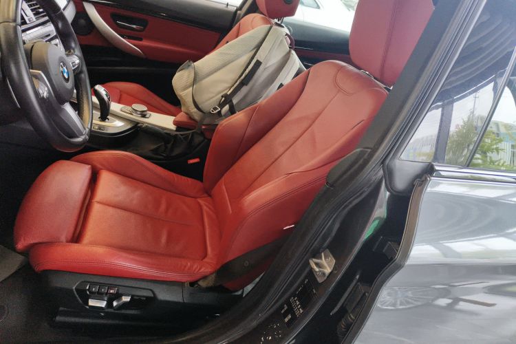 宝马3系GT 2019款 320i M运动型中控内饰19