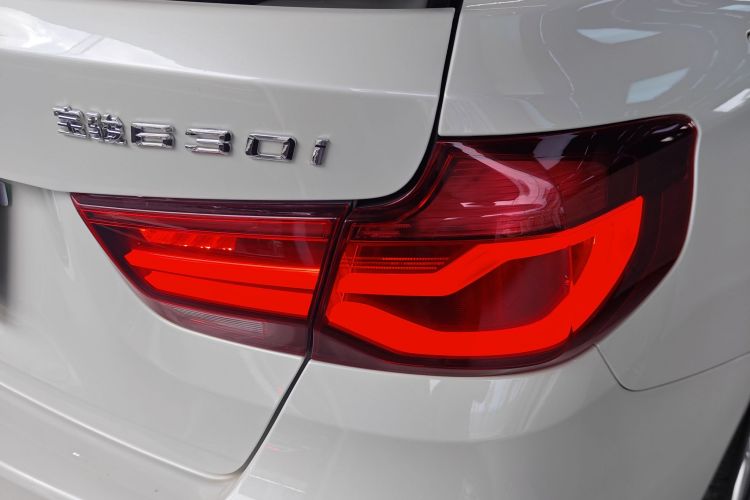 宝马3系GT 2019款 320i M运动套装车身外观6006