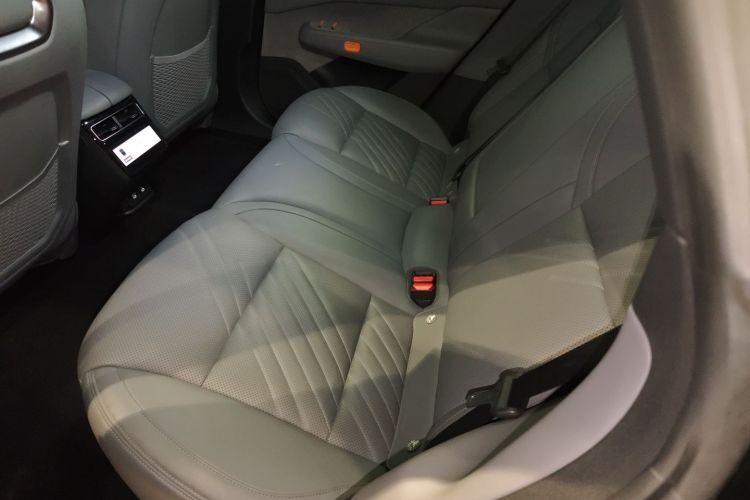 极氪001 2025款 YOU版 100kWh 四驱中控内饰21