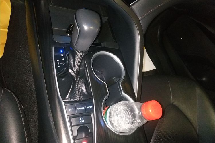 丰田 凯美瑞 2023款 2.5G 豪华版中控内饰18