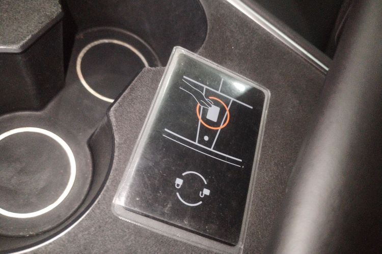 特斯拉 Model Y 2022款 改款 后轮驱动版中控内饰11