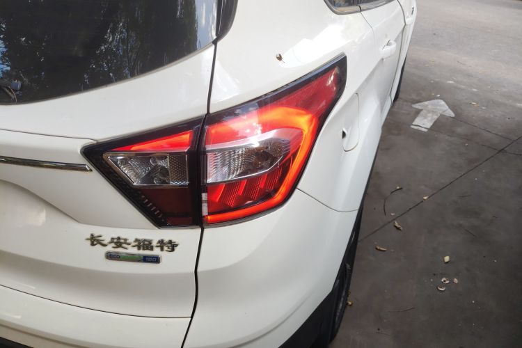 福特 翼虎 2019款 EcoBoost 180 两驱铂翼型 国VI车身外观9