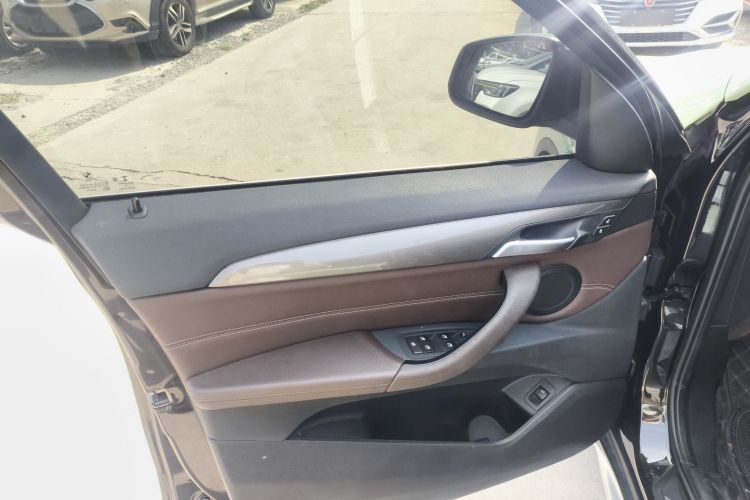 宝马X1 2016款 sDrive20Li 豪华型中控内饰47