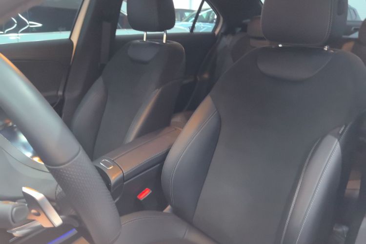 奔驰A级 2022款 改款二 A 200 L 运动轿车时尚型中控内饰19