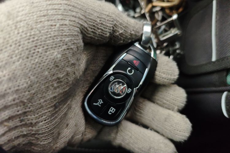 别克 昂科旗 2020款 28T 四驱尊贵型中控内饰7001