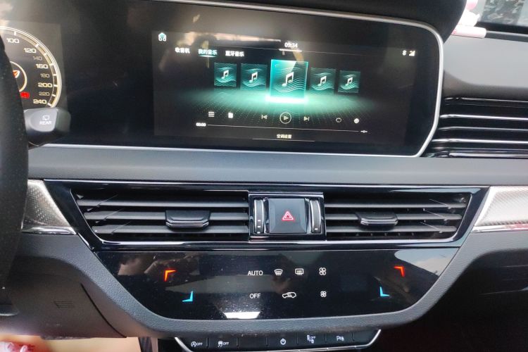 红旗HS5 2019款 2.0T 智联旗享四驱版中控内饰16