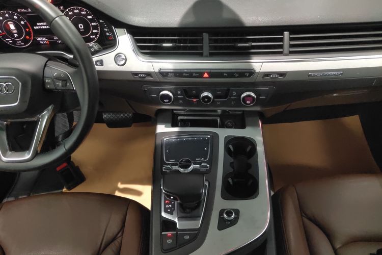 奥迪Q7 2016款 45 TFSI 技术型中控内饰18