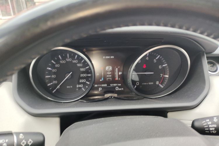 路虎 揽胜运动版 2014款 3.0 SC V6 HSE中控内饰14