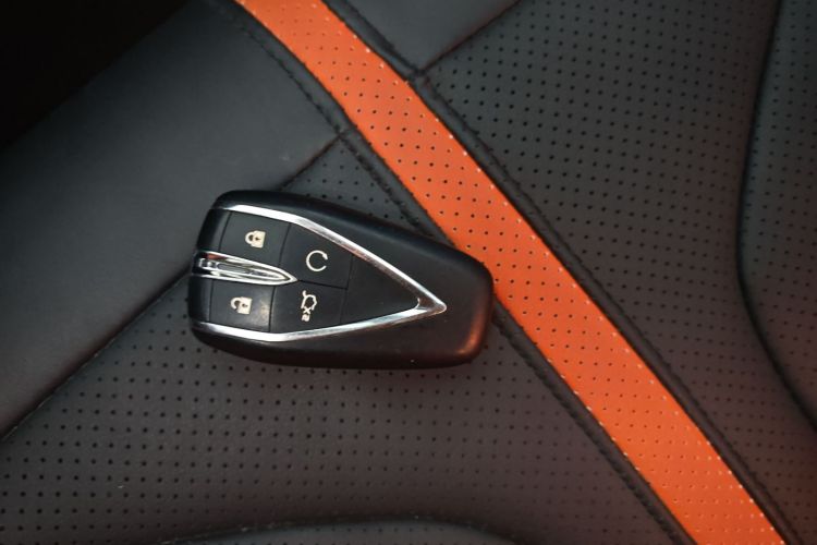 长安UNI-V 2024款 1.5T 尊贵运动型中控内饰11