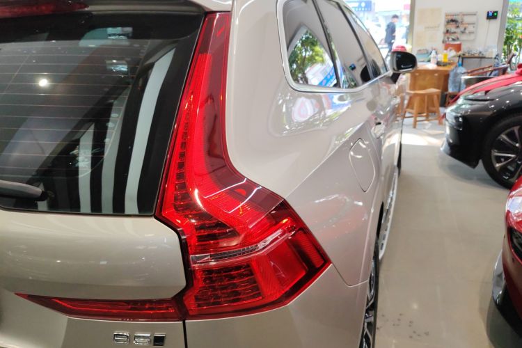 沃尔沃XC60 2023款 B5 四驱智远豪华版车身外观6006