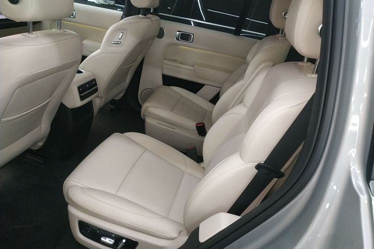 理想汽车 理想L8 2023款 Max中控内饰21