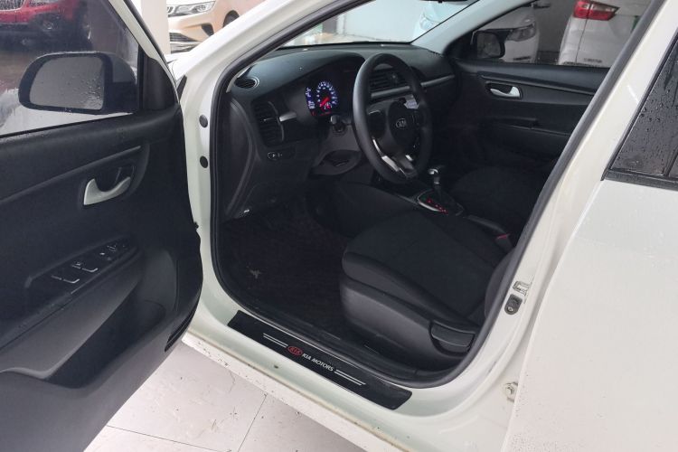 起亚K2 2017款 三厢 1.4L AT GLS中控内饰20