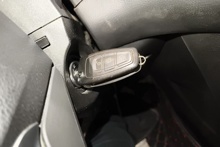 福特 福克斯 2012款 三厢 1.6L 自动风尚型中控内饰7001