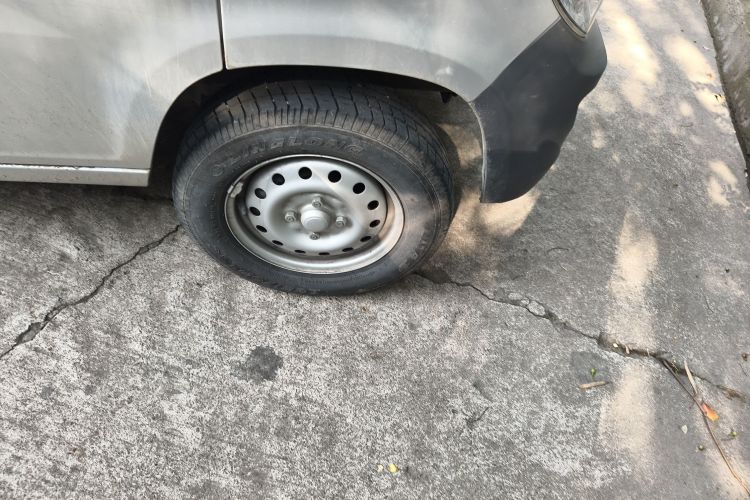 五菱汽车 五菱之光 2023款 1.5L 实用型 5/7座车身外观10