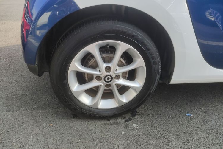 smart forfour 2018款 1.0L 52千瓦灵动版车身外观6008