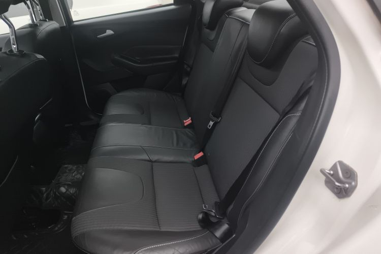 福特 福克斯 2012款 三厢 1.6L 自动风尚型中控内饰21