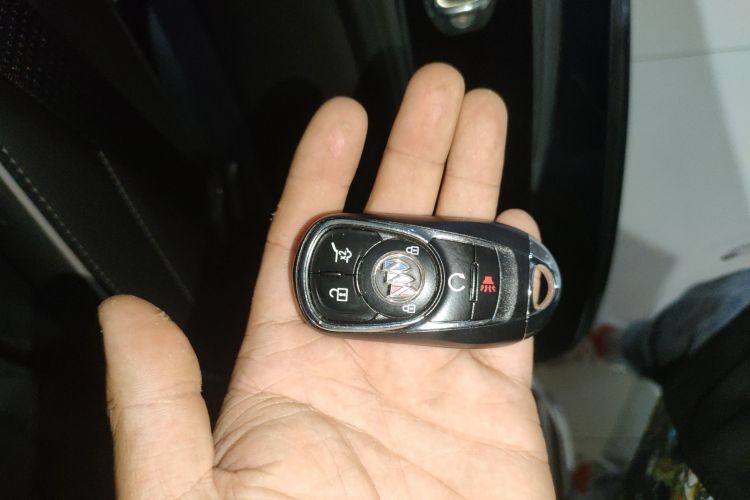 别克 昂科旗 2022款 652T 四驱尊享旗舰型 6座中控内饰7001