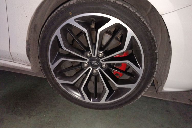 福特 福克斯 2020款 三厢 EcoBoost 180 自动ST Line车身外观6001