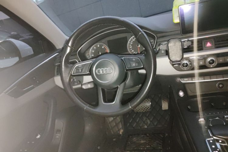 奥迪A4L 2017款 40 TFSI 时尚型中控内饰13