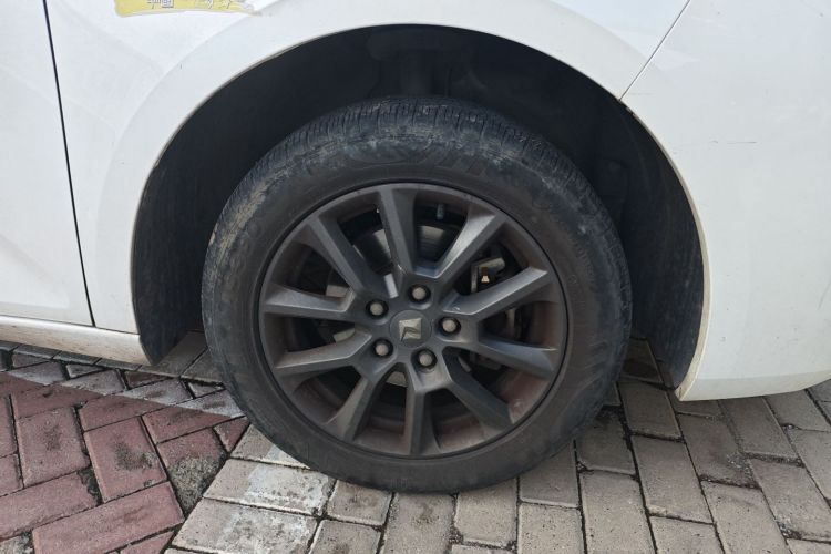 宝骏RC-5 2020款 1.5L 手动智耀精英型车身外观6007