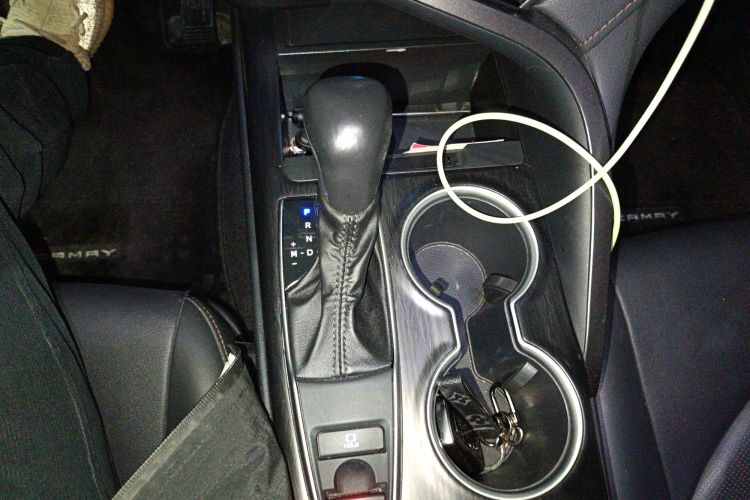 丰田 凯美瑞 2023款 2.0GVP 领先版中控内饰18