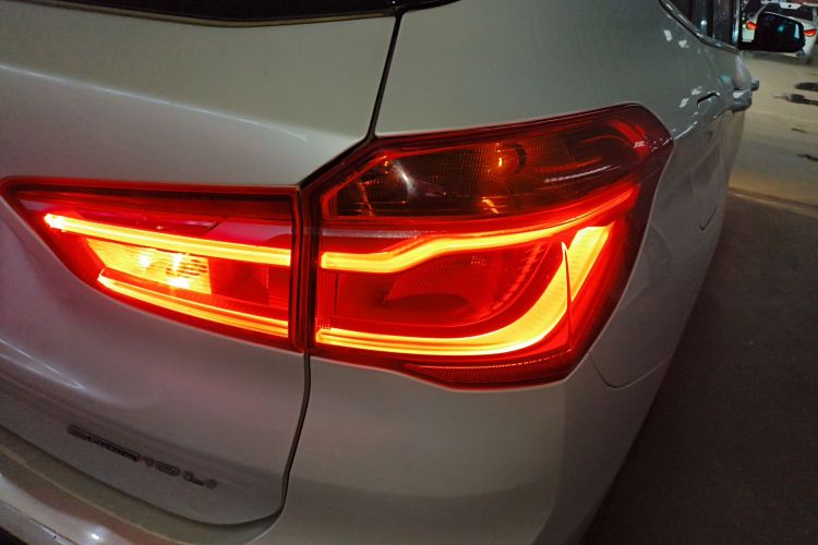 宝马X1 2019款 sDrive18Li 尊享型车身外观6006