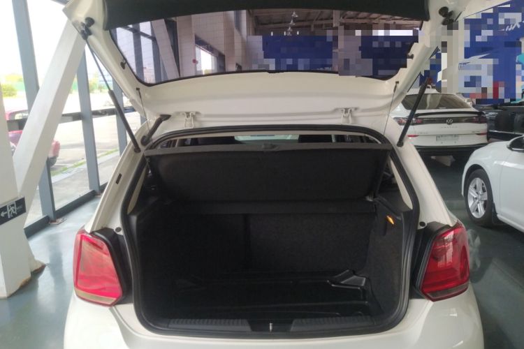 大众 Polo 2013款 1.6L 自动舒适版机舱底盘23