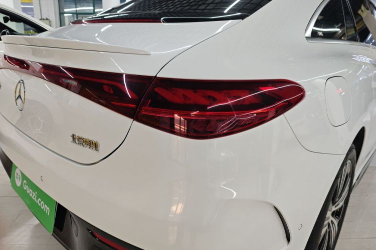 奔驰EQE 2022款 350 豪华版车身外观9