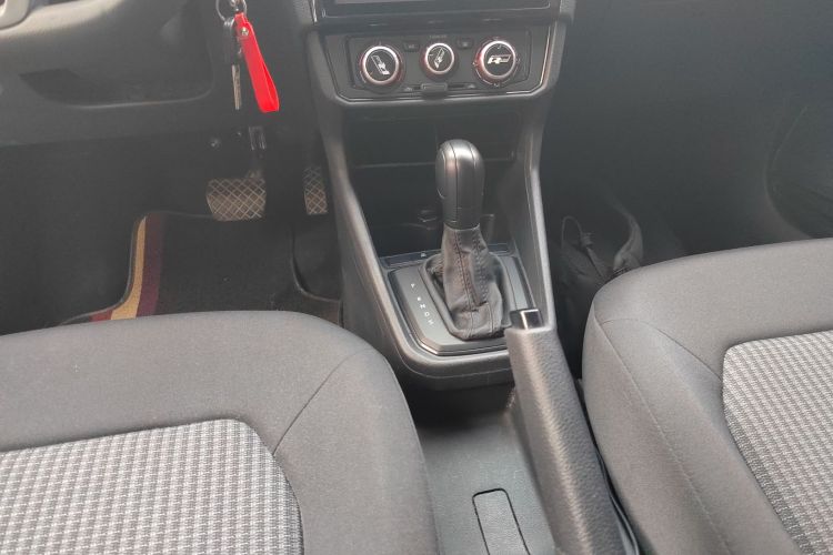 大众 桑塔纳 2018款 1.5L 自动风尚版中控内饰18