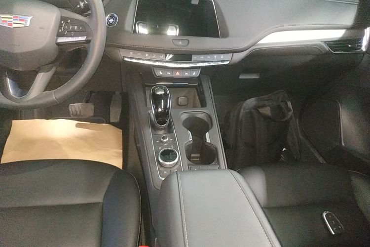 凯迪拉克XT4 2023款 28T 两驱豪华型中控内饰18