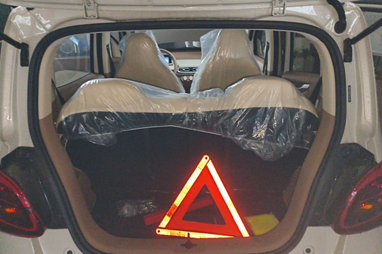 五菱汽车 宏光MINIEV 2025款 四门版 进阶款机舱底盘23