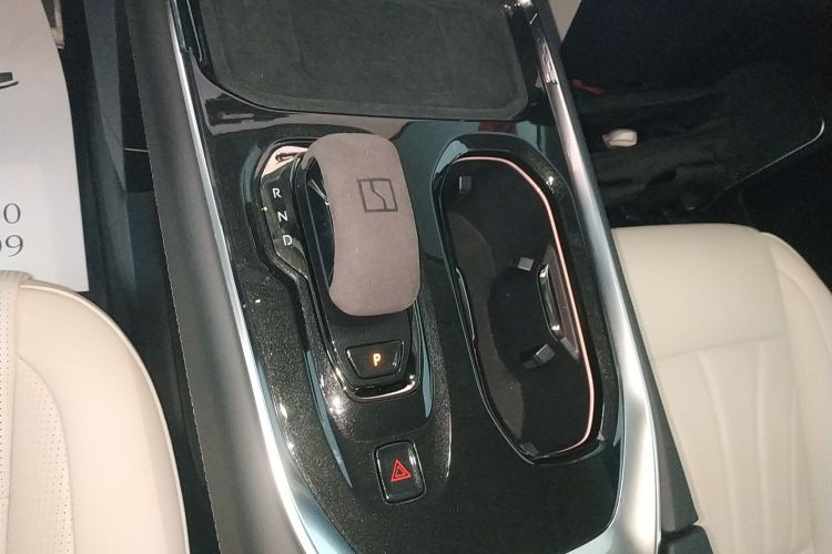 极氪009 2024款 光辉局部细节18